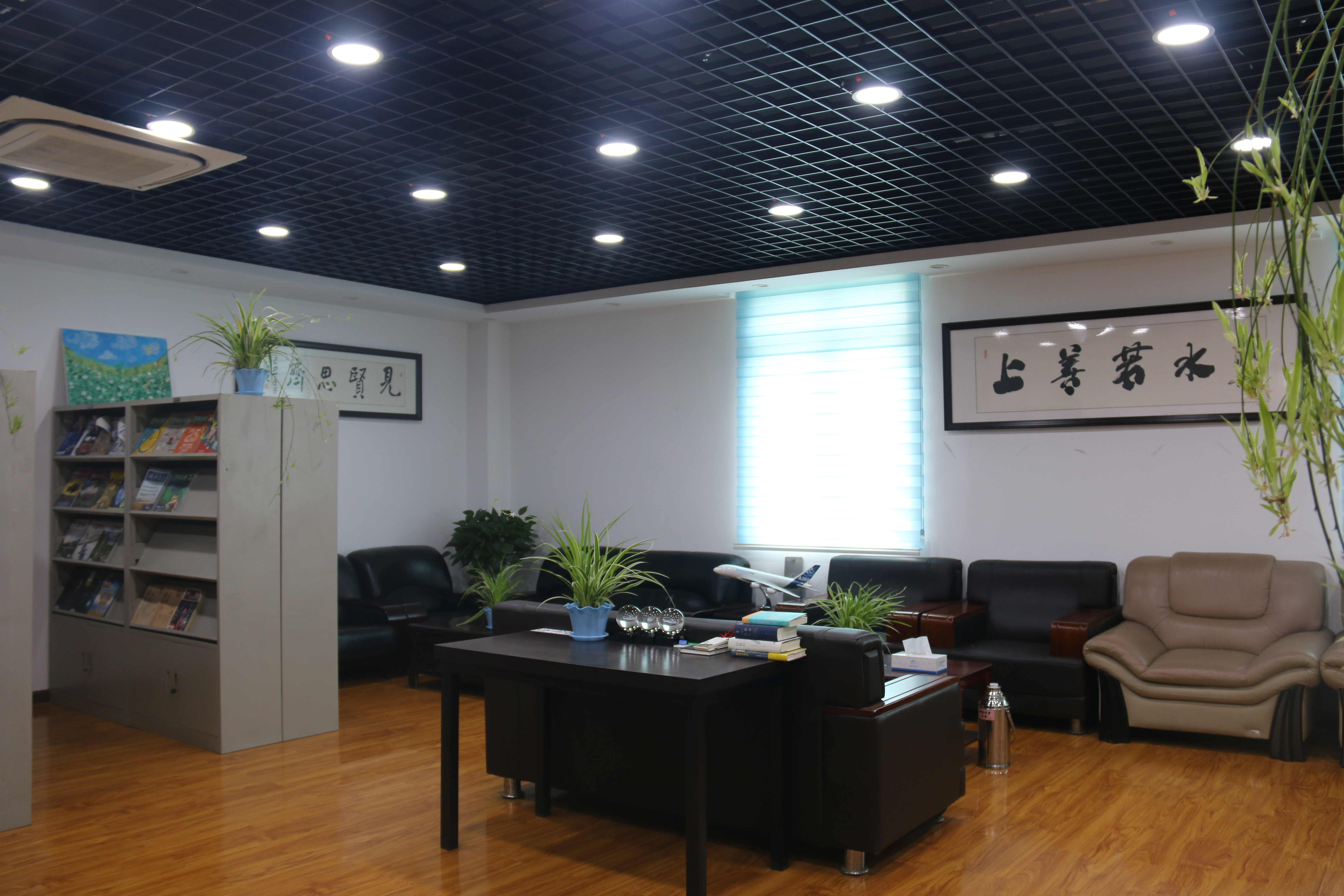 圖書室環境3.JPG
