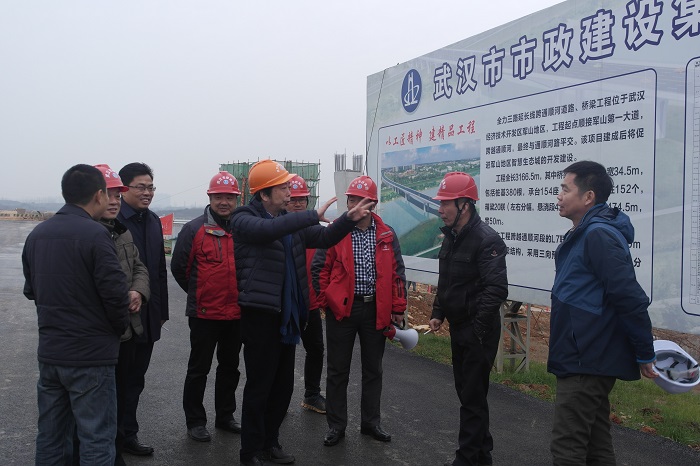 集團領導前來全力三路工程現場進行檢查指導 (3).jpg