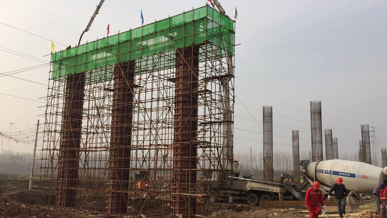 黃陂區新十公路延長線新河特大橋項目順利進入地上施工（劉揚攝）.jpg