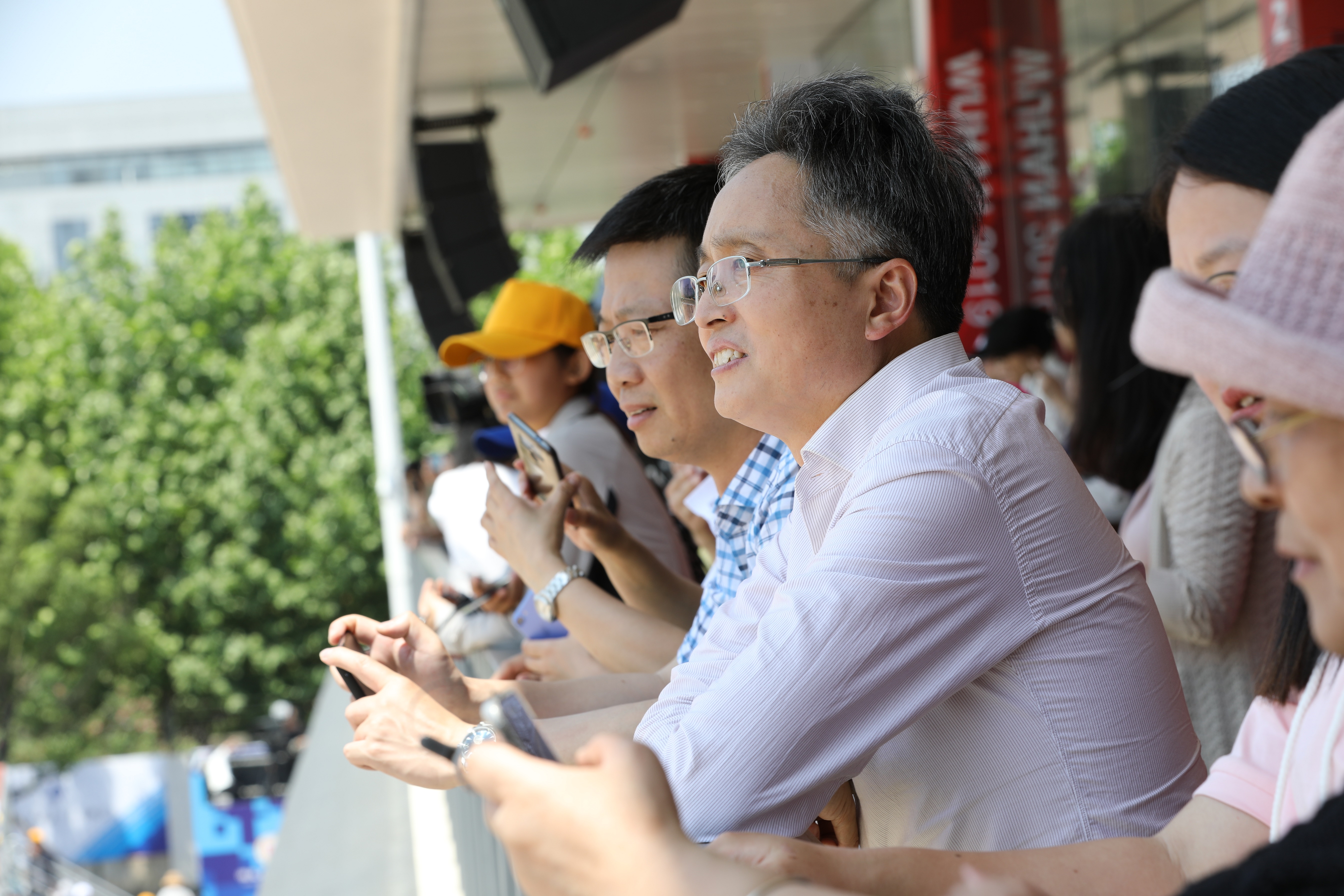 集團領導在觀賽.JPG