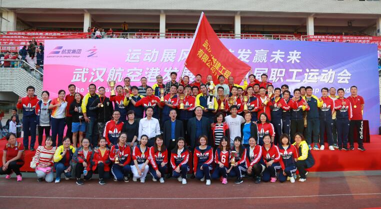15蟬聯團體第一的城建公司代表隊合影.jpg