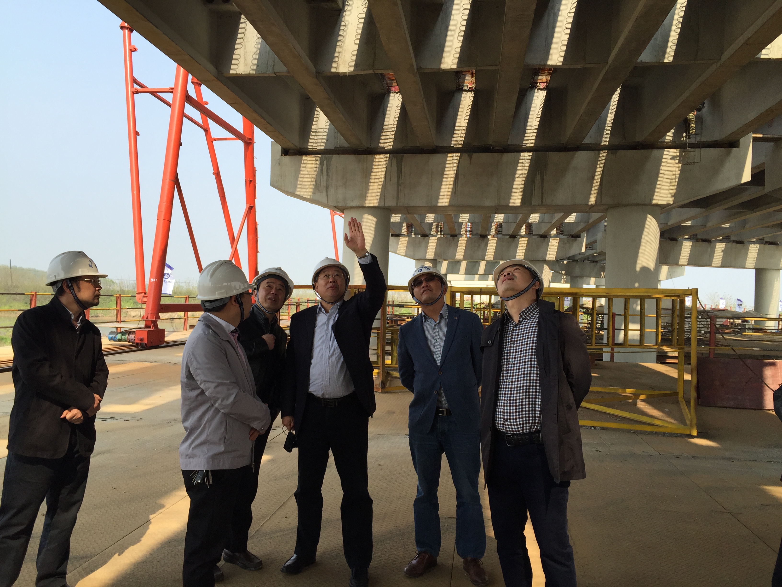 聶院士一行到機場二通道九標項目部考察現場施工情況（圖：杜鵑）.JPG