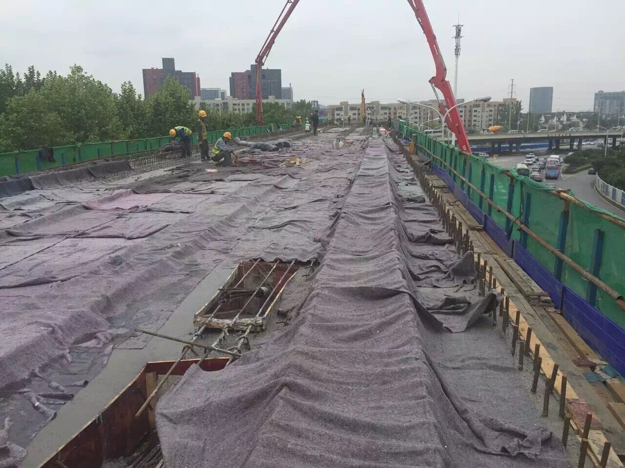 關山大道區間箱梁混凝土養護.jpg