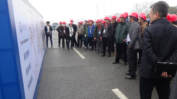 5、住建部領導一行在光谷有軌電車T2線視察（圖：李徐德）_編輯.jpg